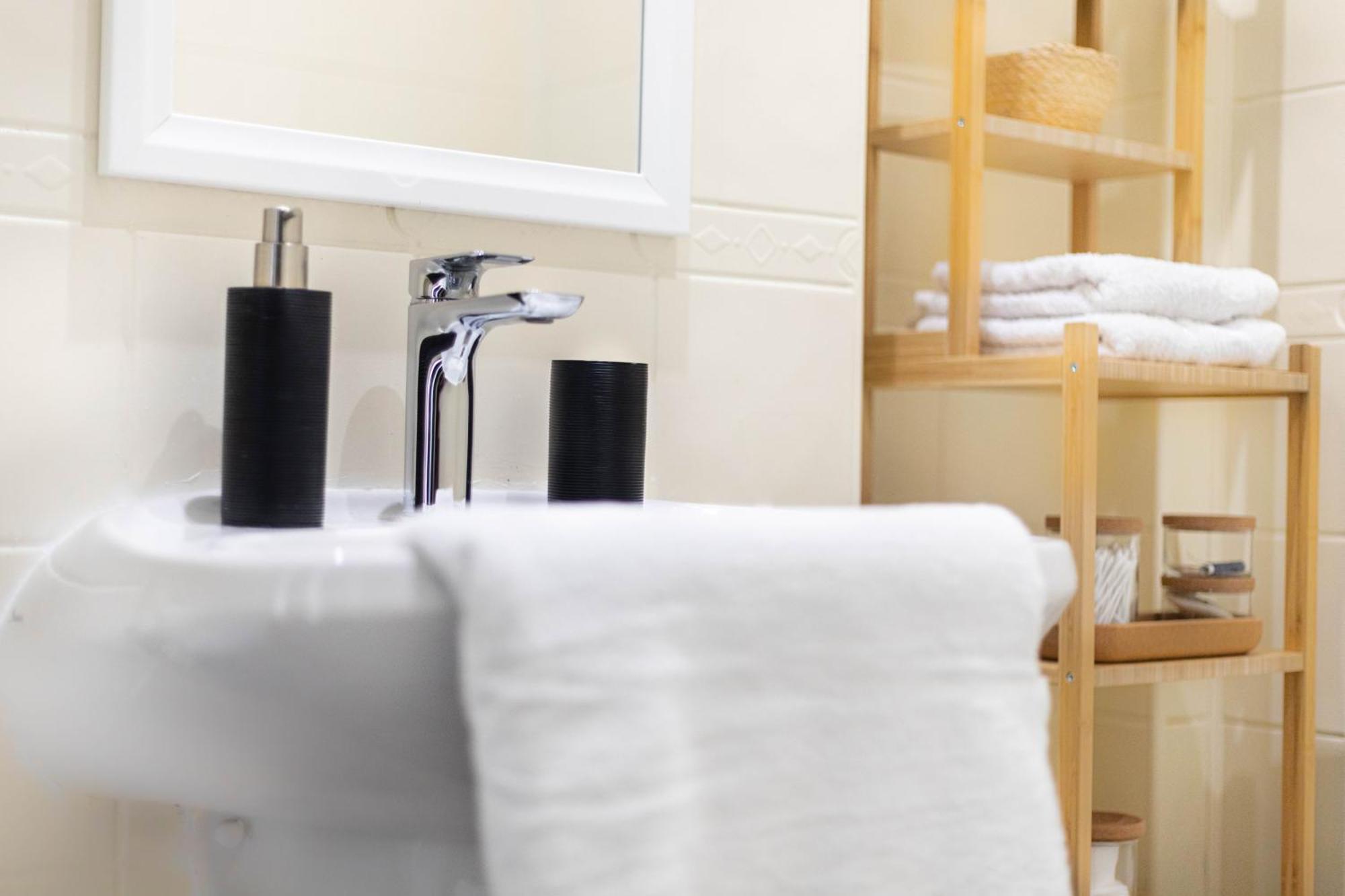 Bird Nest 2 Room Apartment Букурещ Екстериор снимка