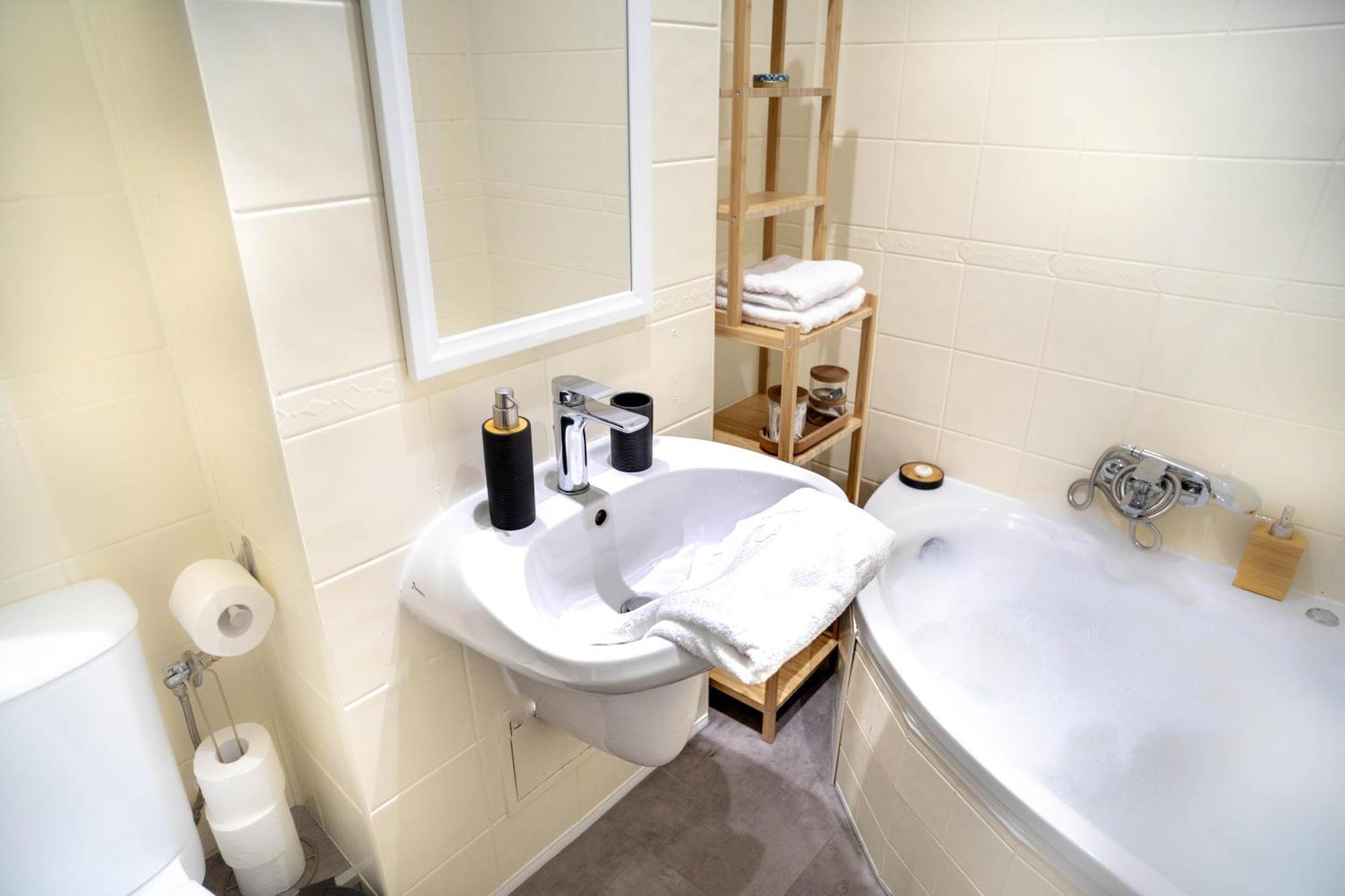 Bird Nest 2 Room Apartment Букурещ Екстериор снимка